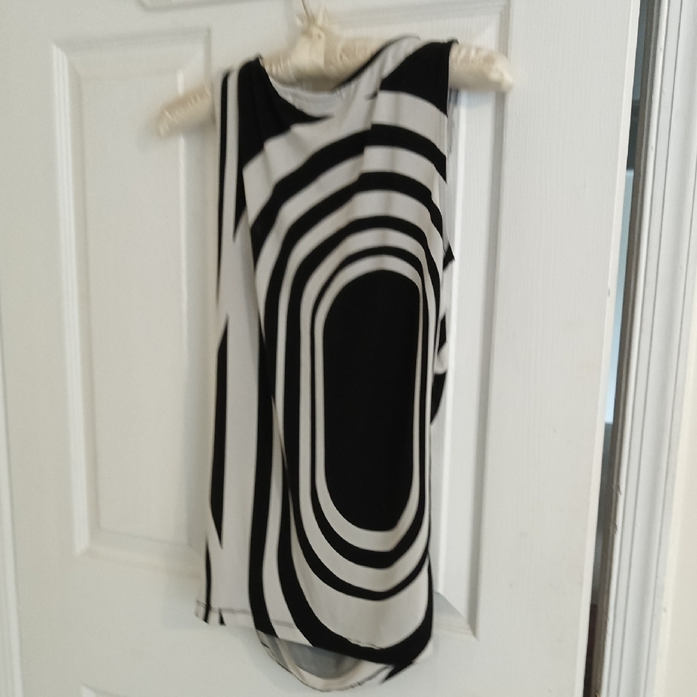 New York & Company Monochrome Sleeveless Top - Picture 3 of 4